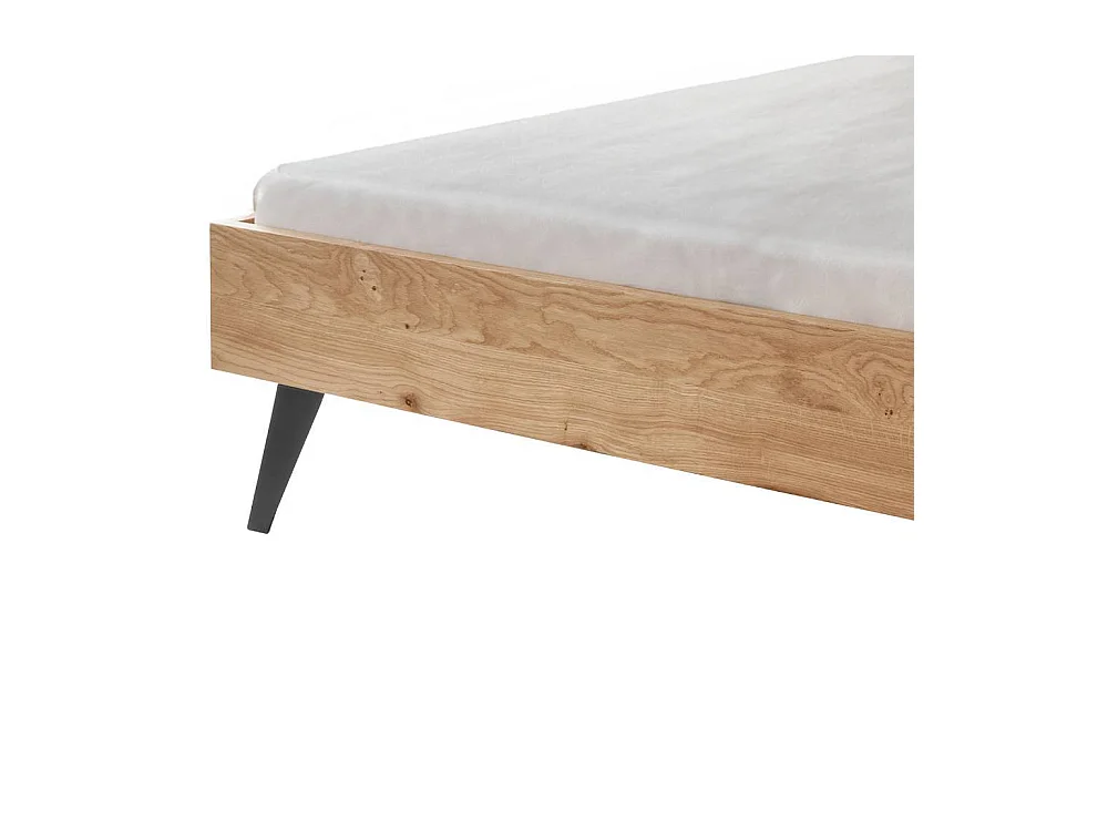 Doppelbetten Holzbett mit Fußgestell aus Metall im Industry und Loft Stil