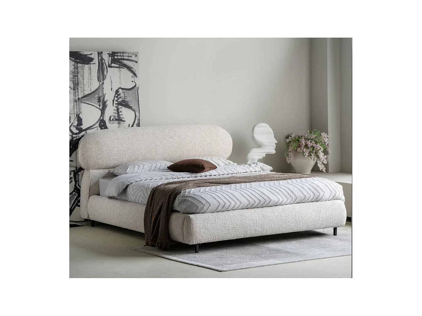 Stoffbett Polsterbett in modernem Design mit Fußgestell aus Metall