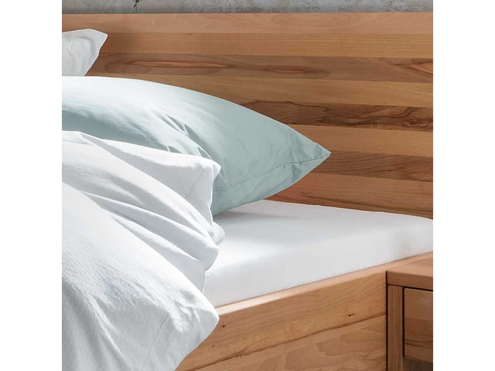 Komfortbett aus Kernbuche Massivholz Mittelsteg