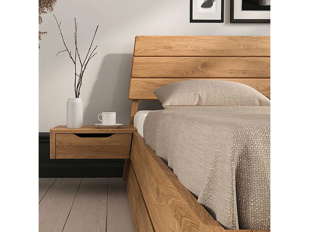 Bett in Wildeichefarben Vierfußgestell aus Holz