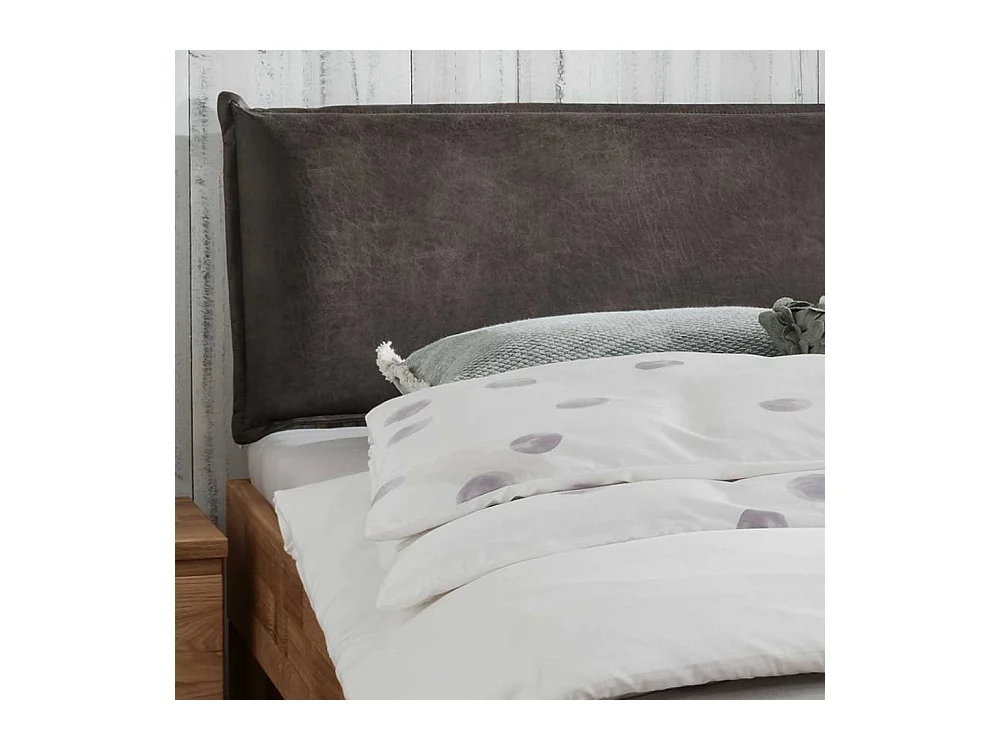 Echtholzbett mit Kopfpolster aus Wildeiche Massivholz geölt