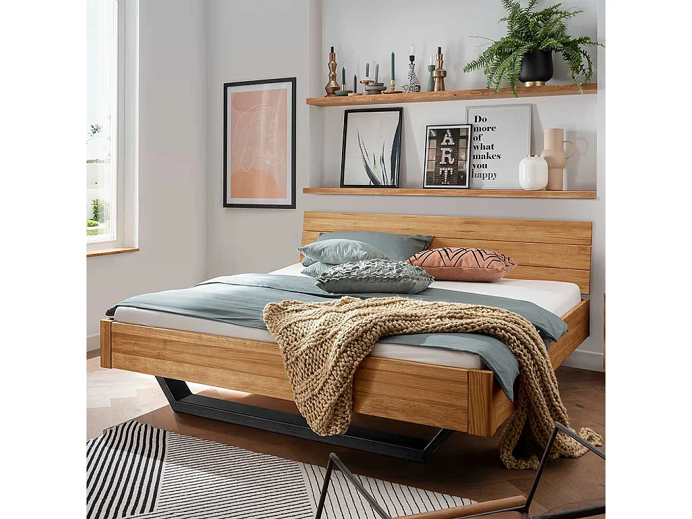 Wildeiche massiv Bett mit Bügelgestell Industry und Loft Stil
