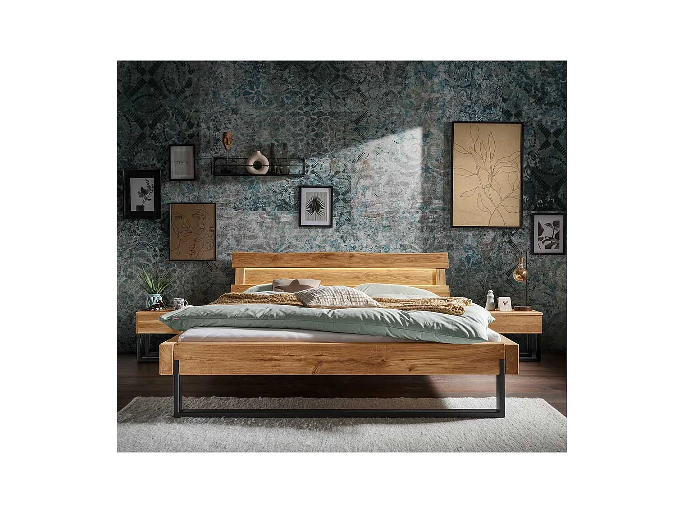 Wildeiche Balkenbett im Industry und Loft Stil Metall Bügelgestell