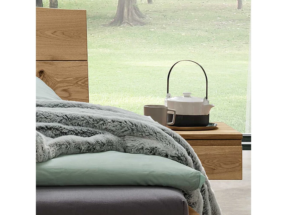 Naturholzbett aus Wildeiche und Metall zwei Nachtkommoden (dreiteilig)