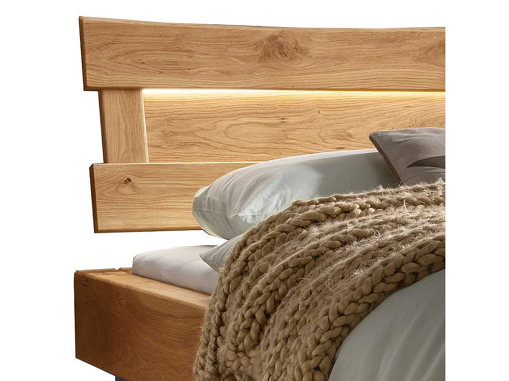 Massives Balkenbett im Industry und Loft Stil Wildeiche und Metall