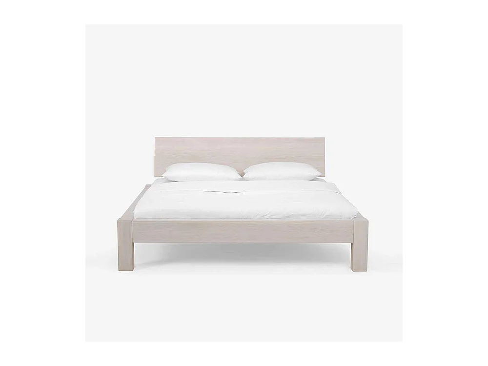 Massivholzbett weiß geölt Wildeiche