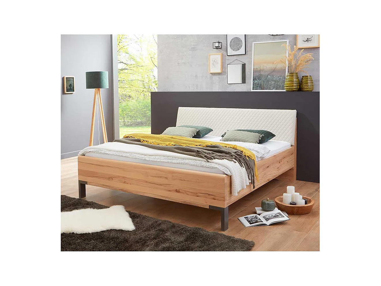 Doppelbett aus Kernbuche Massivholz Kunstleder in Beige