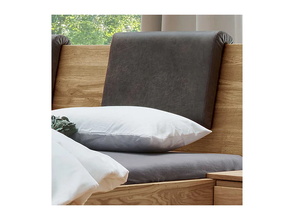 Echtholzbett aus Wildeiche und Metall Kufen Gestell