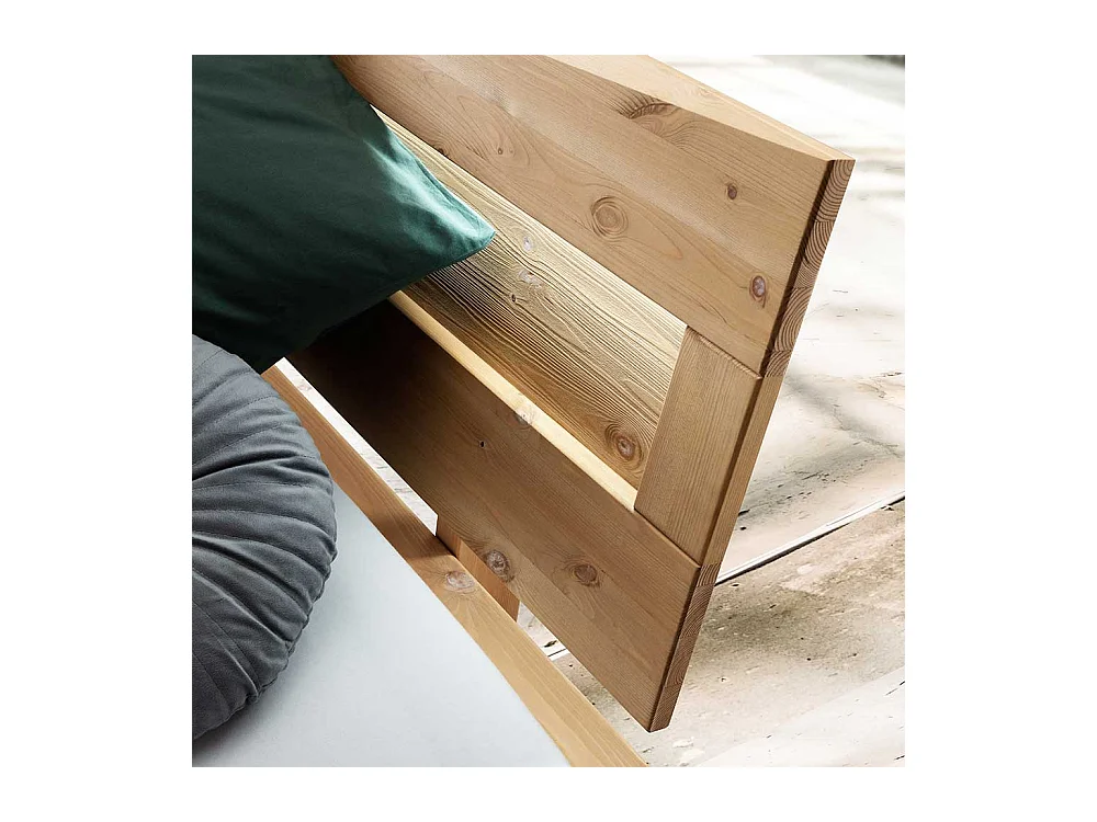 Industrial Massivholzbett aus Kiefer geölt Bügelgestell aus Metall