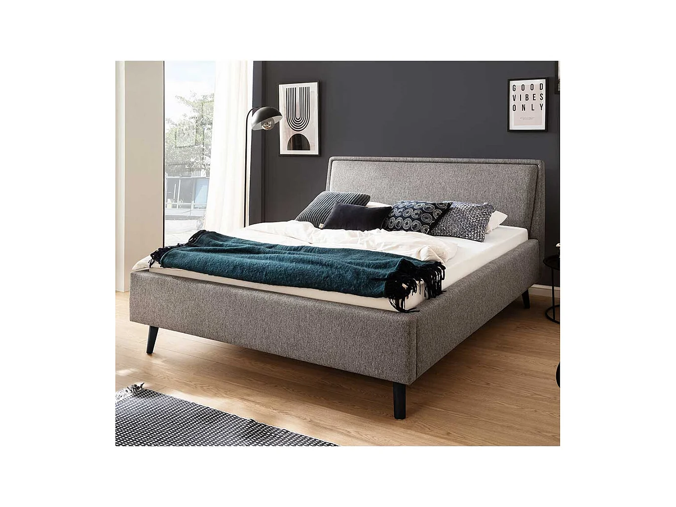 Graues Polsterbett im Skandi Design 50 cm Einstiegshöhe
