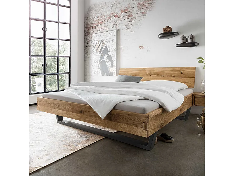 Massivholz Bett aus Wildeiche geölt Metallkufen