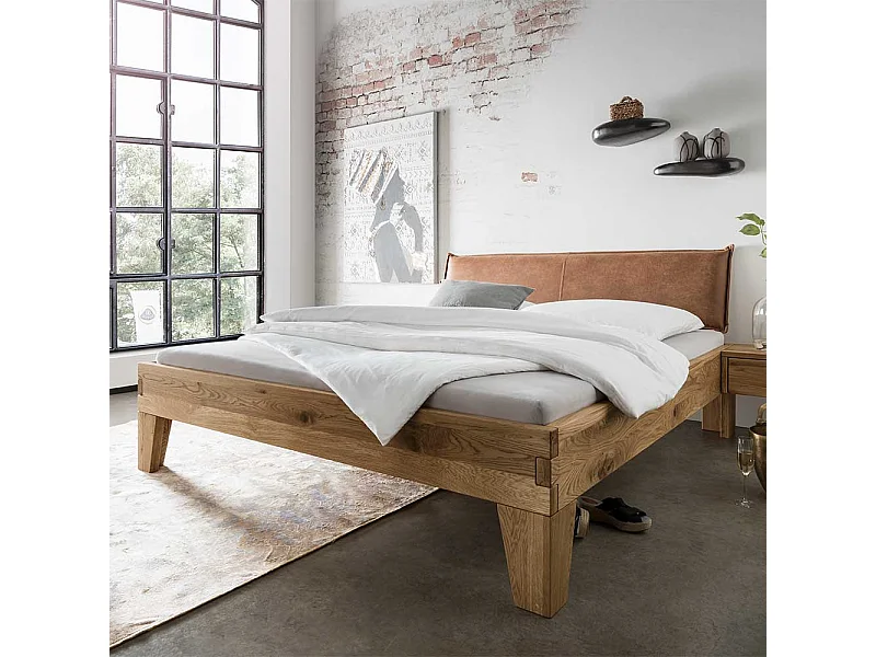 Massivbett mit Polster Kopfteil Wildeiche geölt