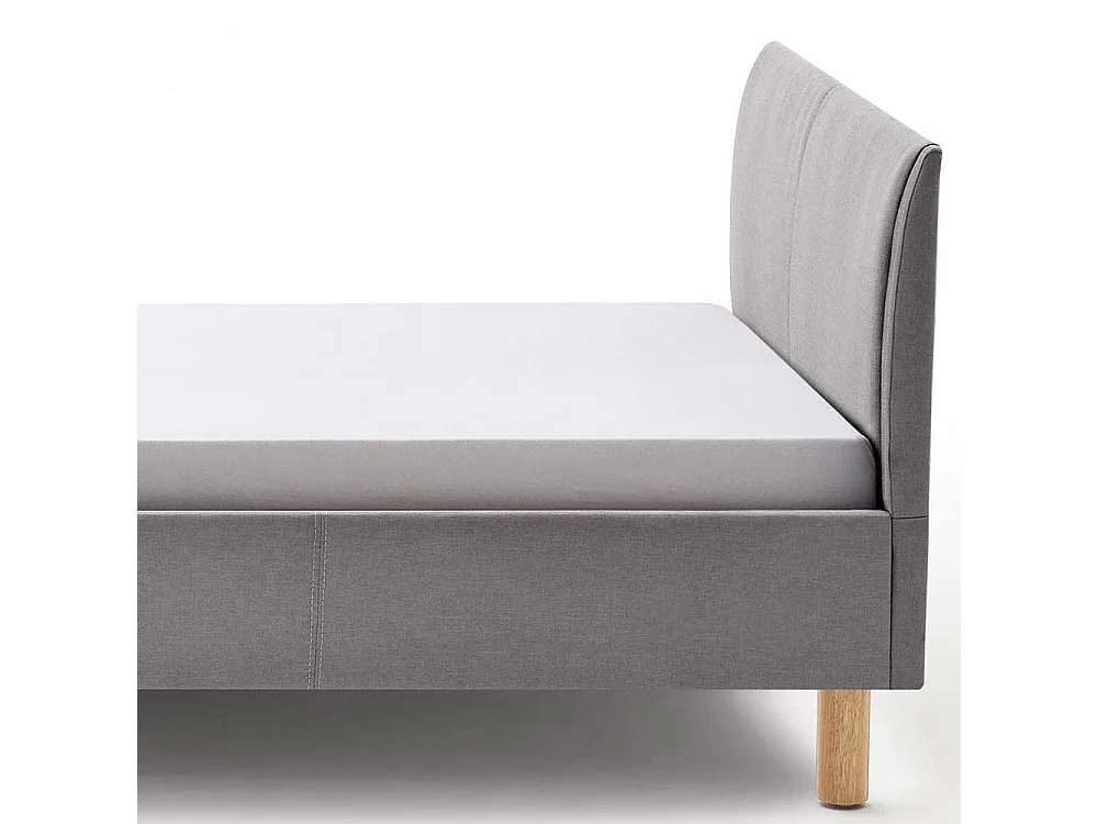 Niedriges Bett in Hellgrau Webstoff Skandi Design