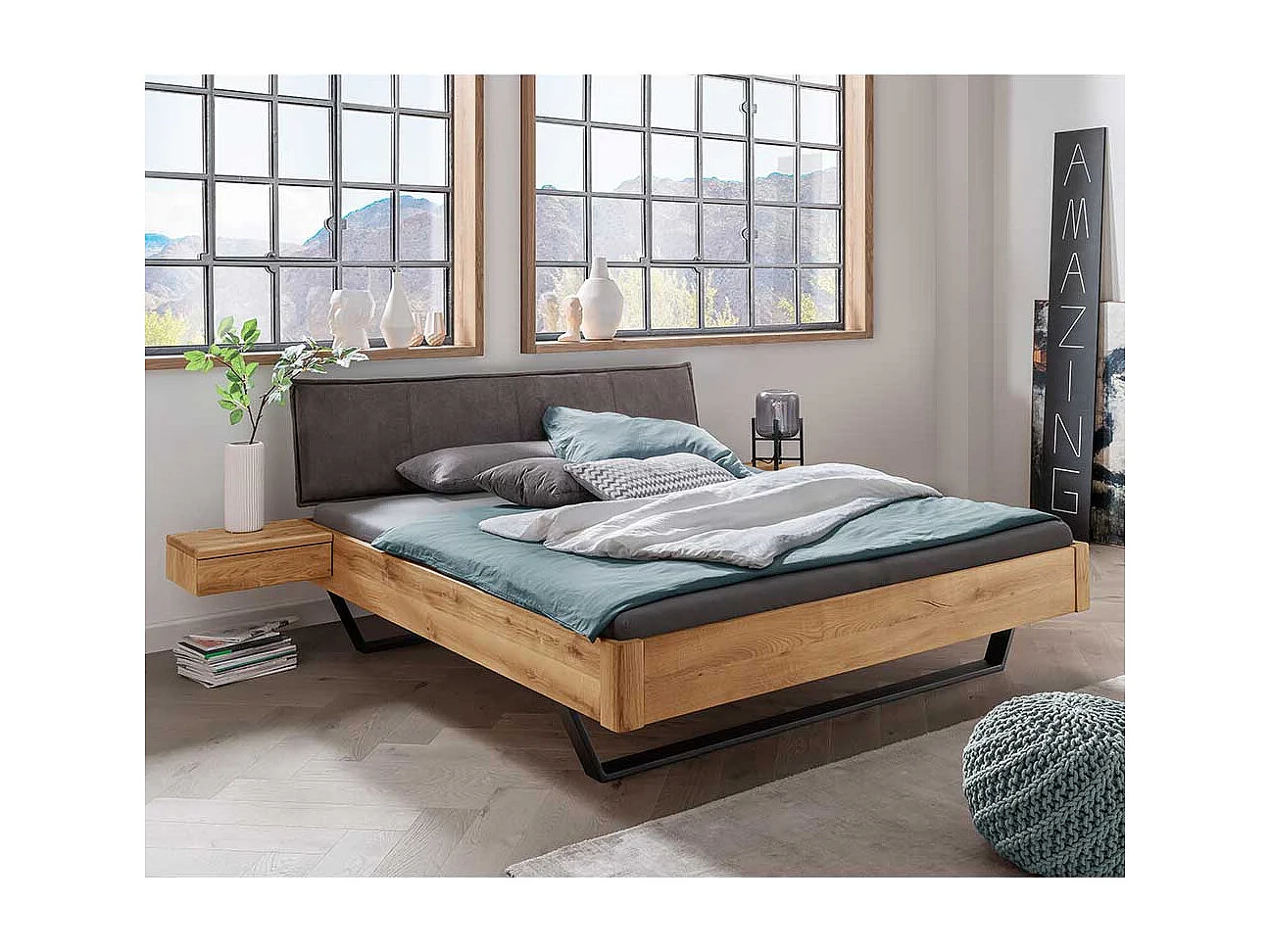 Wildeiche Massivbett mit Bügelgestell aus Metall Industry und Loft Stil