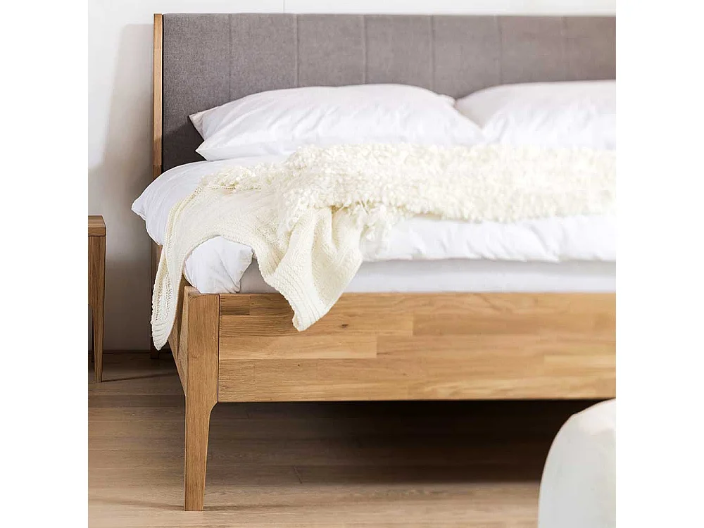 Bettgestell mit Polster Kopfteil in Wildeiche Honigfarben Massivholz
