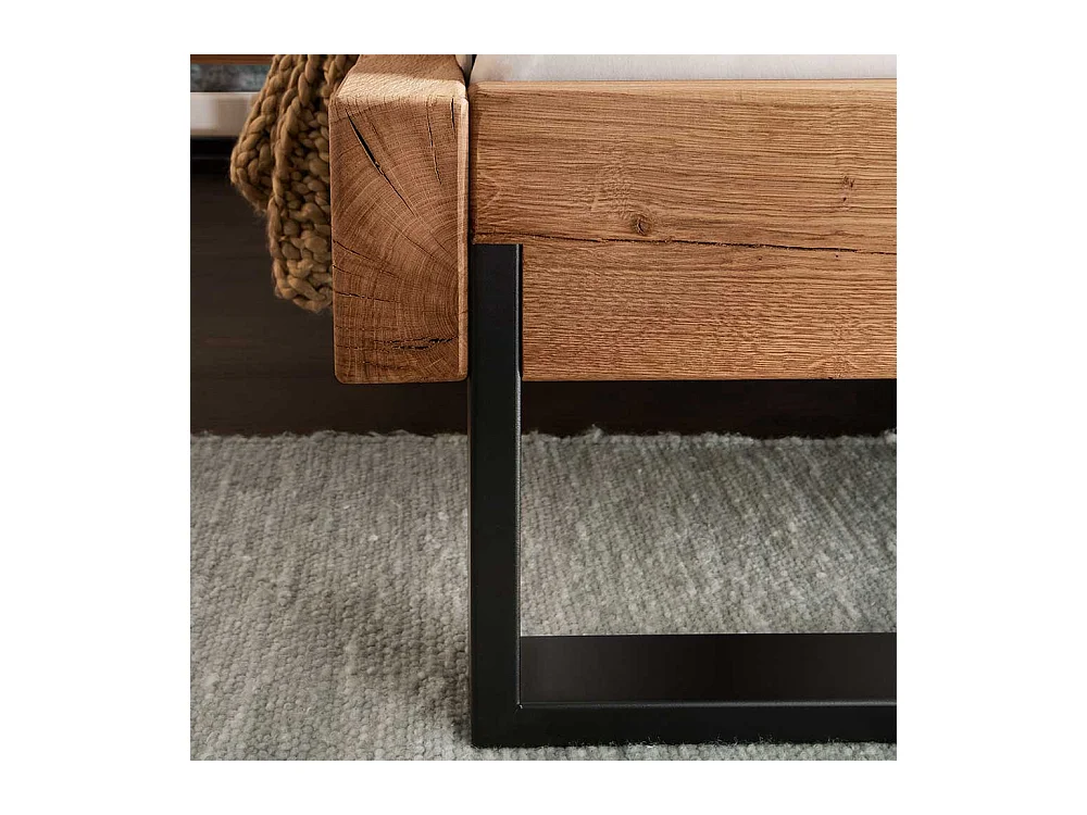 Wildeiche Balkenbett im Industry und Loft Stil Metall Bügelgestell
