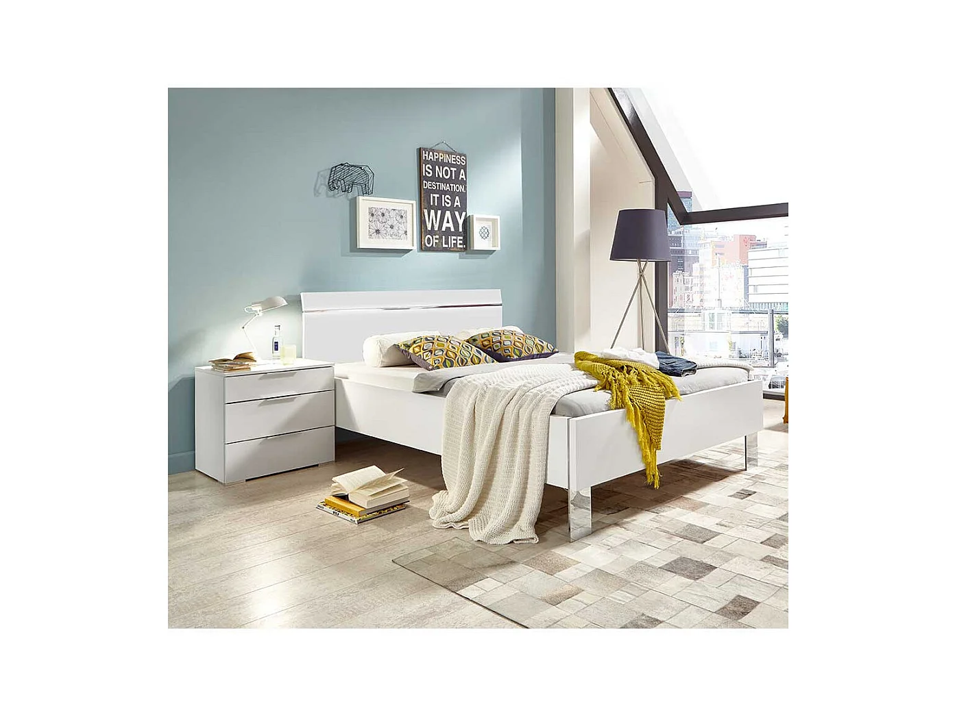 Bett modern in Weiß und Chromfarben Made in Germany