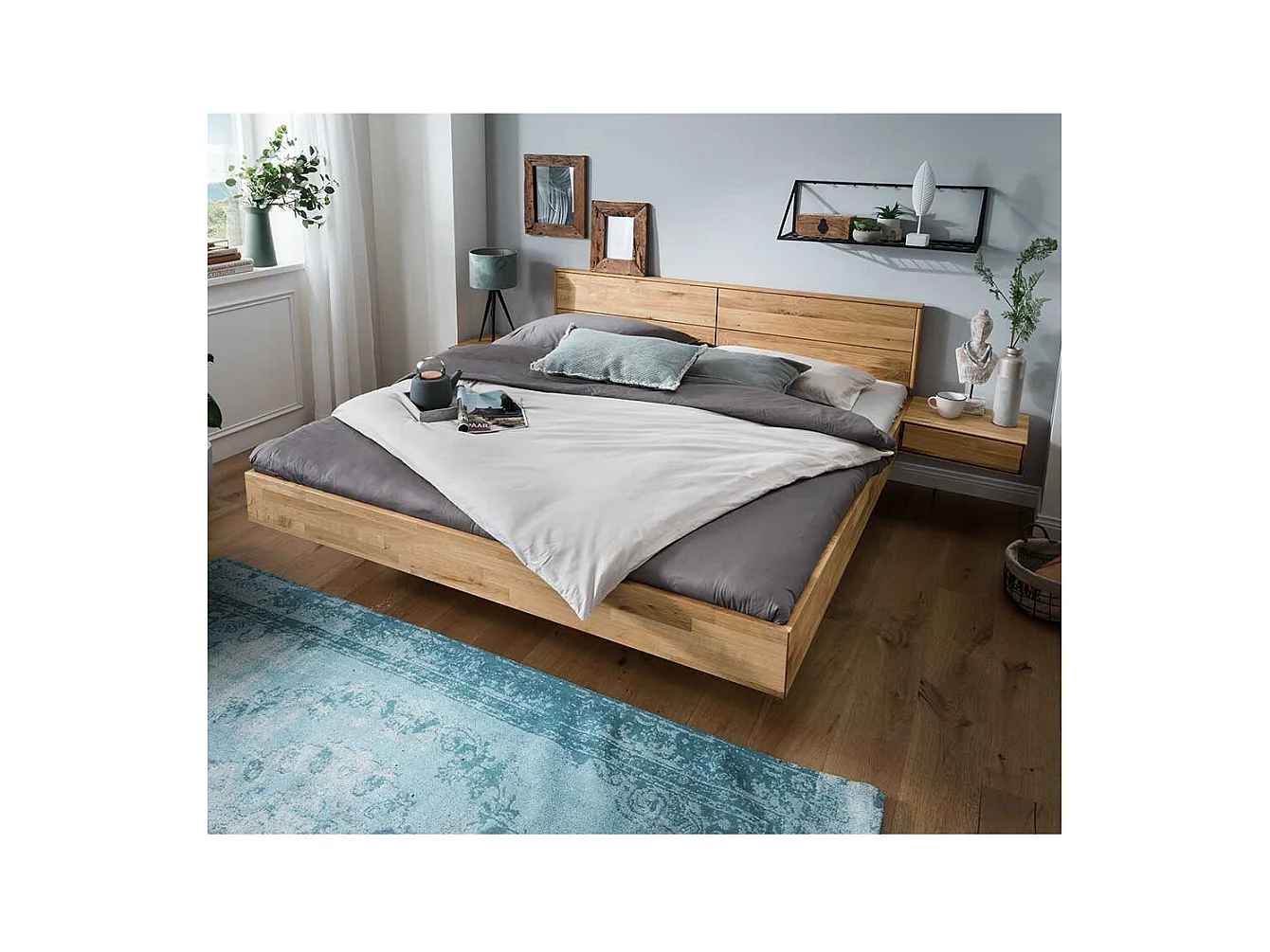 Großes Bett mit Nachtkommoden aus Wildeiche Massivholz geölt modern (dreiteilig)