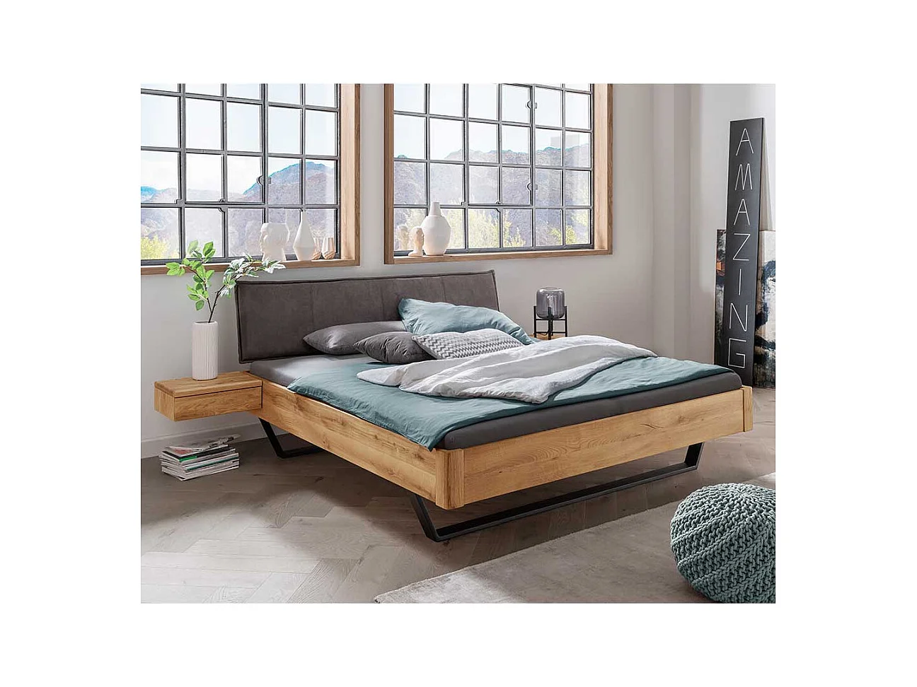 Wildeiche Massivbett mit Bügelgestell aus Metall Industry und Loft Stil