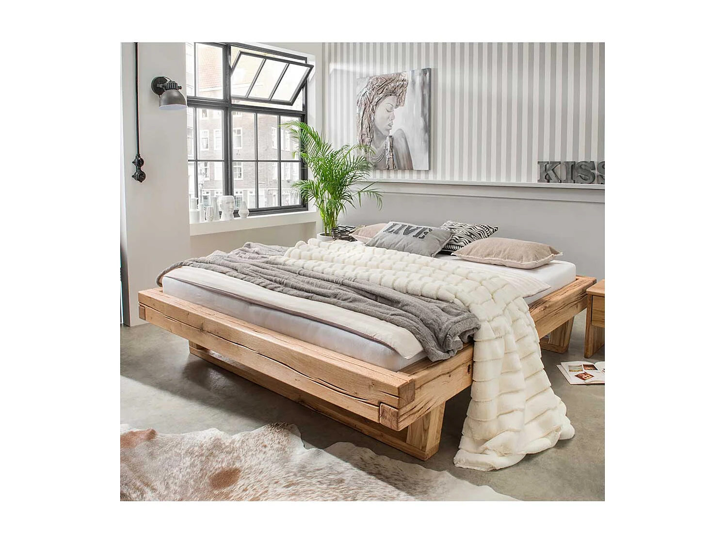 Balkenbett ohne Kopfteil aus Wildeiche Massivholz rustikalen Stil