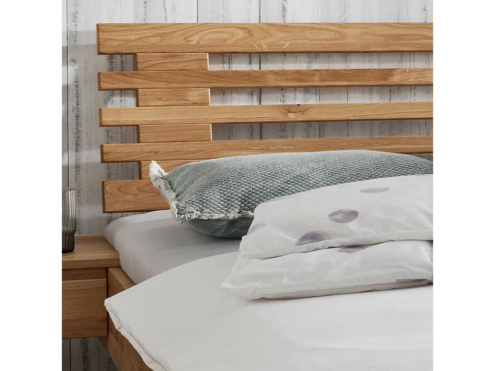 Modernes Bett aus Wildeiche Massivholz zwei Nachtkommoden (dreiteilig)