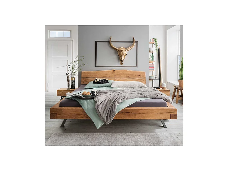 Massivholz Bett in Wildeichefarben geölt zwei Nachtkommoden (dreiteilig)