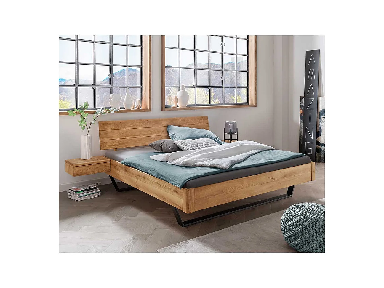 Wildeiche massiv Bett mit Bügelgestell Industry und Loft Stil