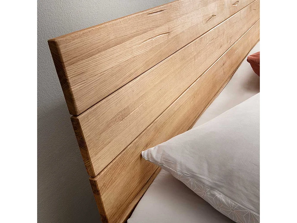 Wildeiche massiv Bett mit Bügelgestell Industry und Loft Stil