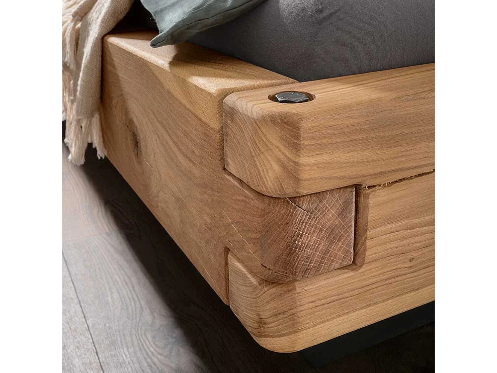 Doppelbettgestell Massivholzbett in Wildeichefarben mit Bügelgestell