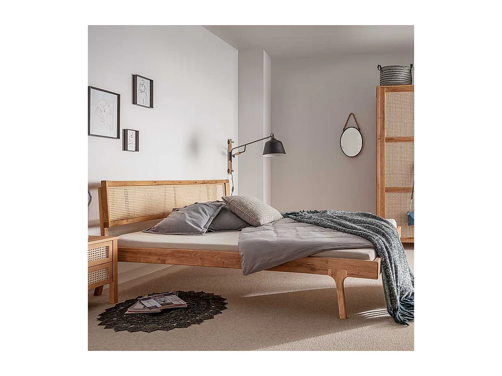Massivholzbett mit Geflecht aus Wildeiche und Rattan Skandi Design