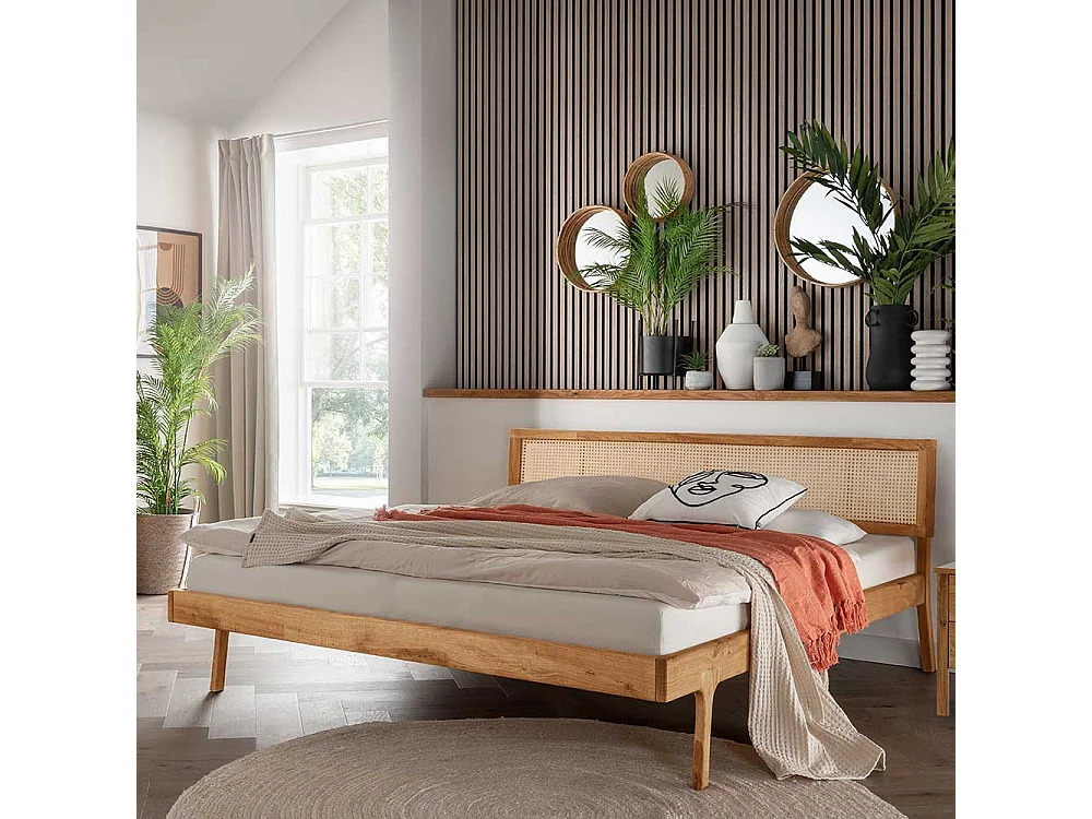 Massivholzbett mit Geflecht aus Wildeiche und Rattan Skandi Design