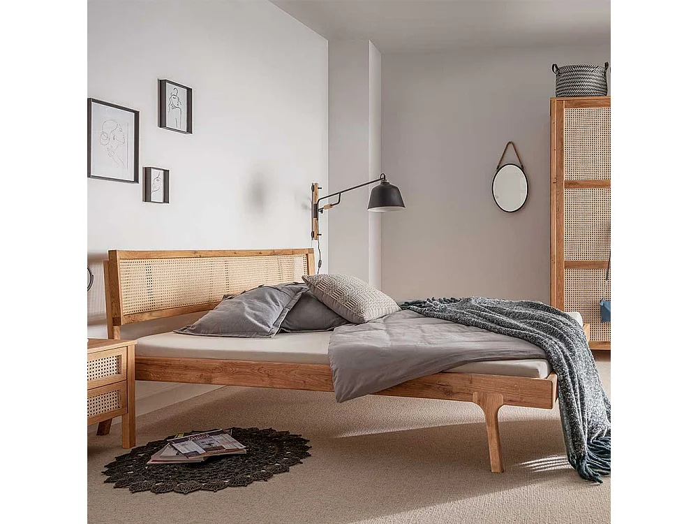 Massivholzbett mit Geflecht aus Wildeiche und Rattan Skandi Design