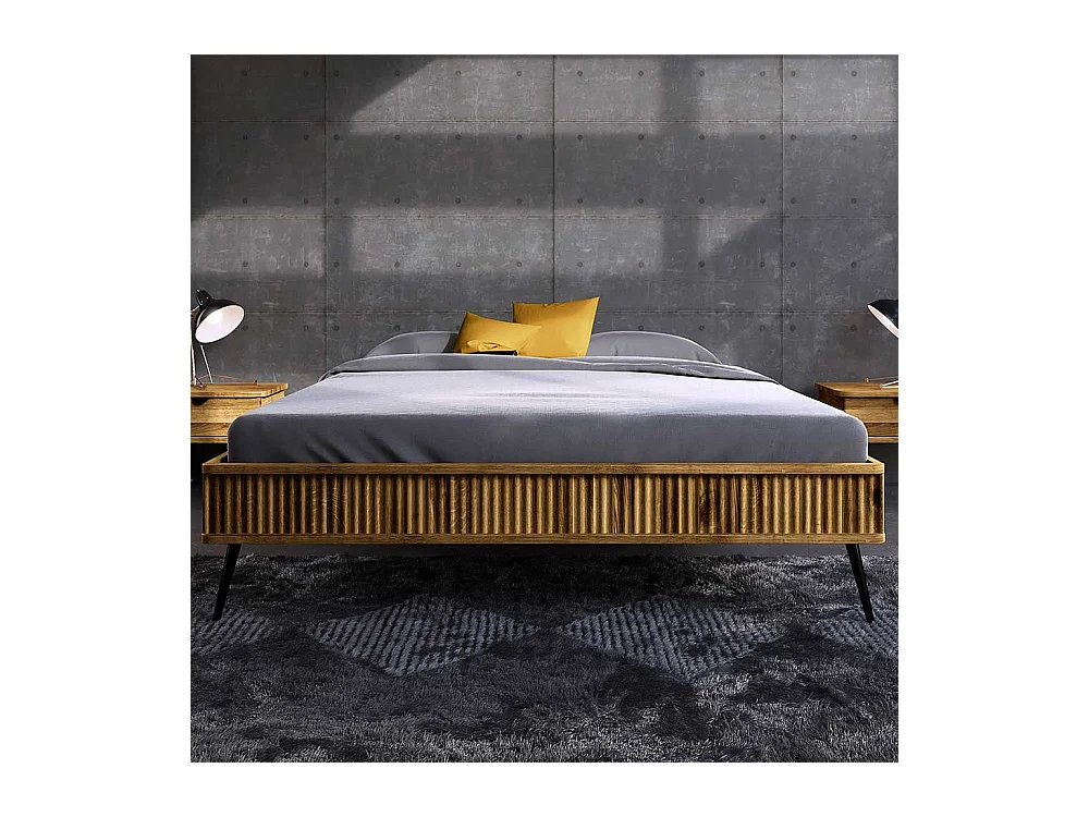 Wildeiche Bett geölt ohne Kopfteil Vierfußgestell aus Metall