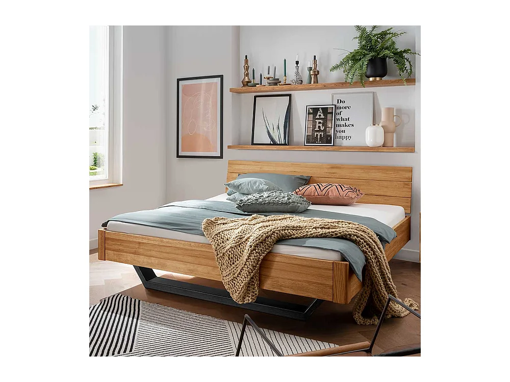 Wildeiche massiv Bett mit Bügelgestell Industry und Loft Stil