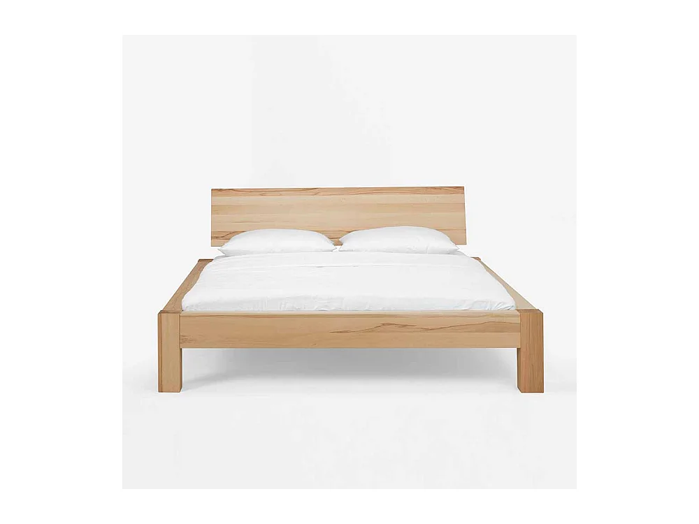 Holz Bett aus Kernbuche massiv geölt