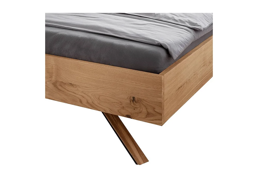 Massivholzbett Doppelbett in modernem Design mit Fußgestell aus Metall