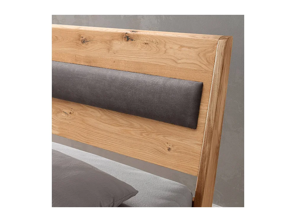 Massivholzbett Doppelbett in modernem Design mit Fußgestell aus Metall