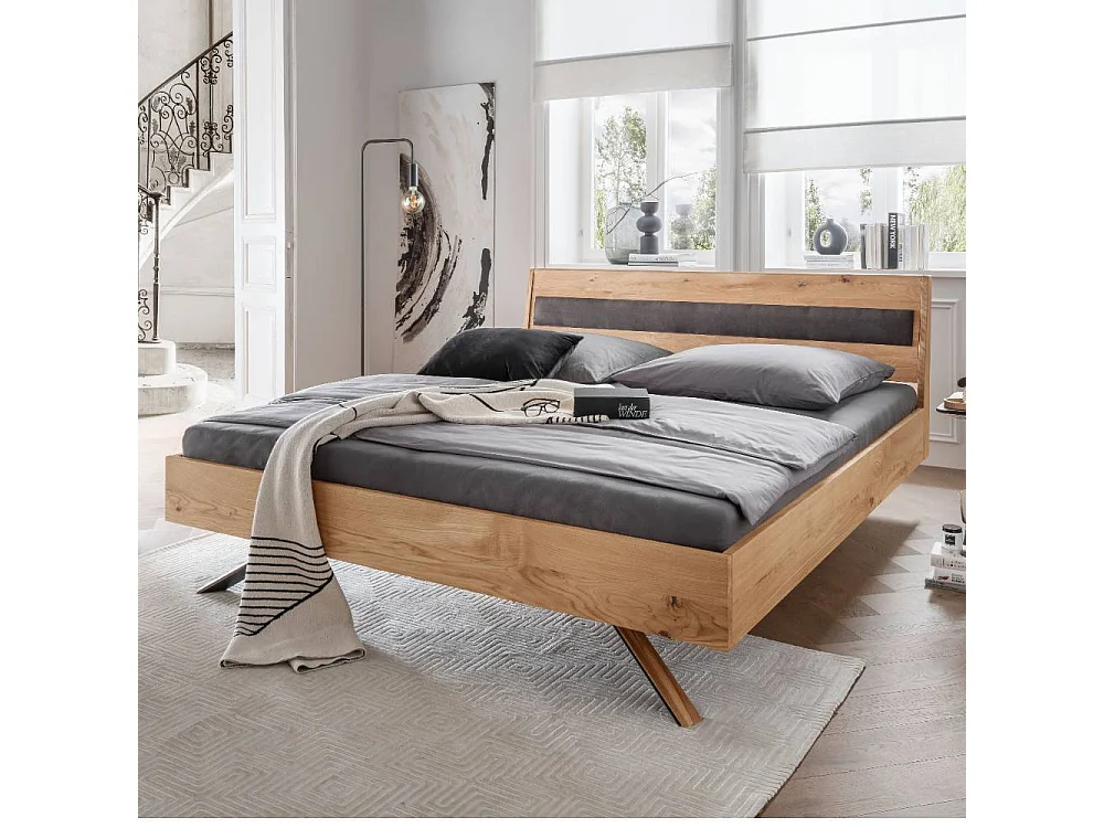 Massivholzbett Doppelbett in modernem Design mit Fußgestell aus Metall
