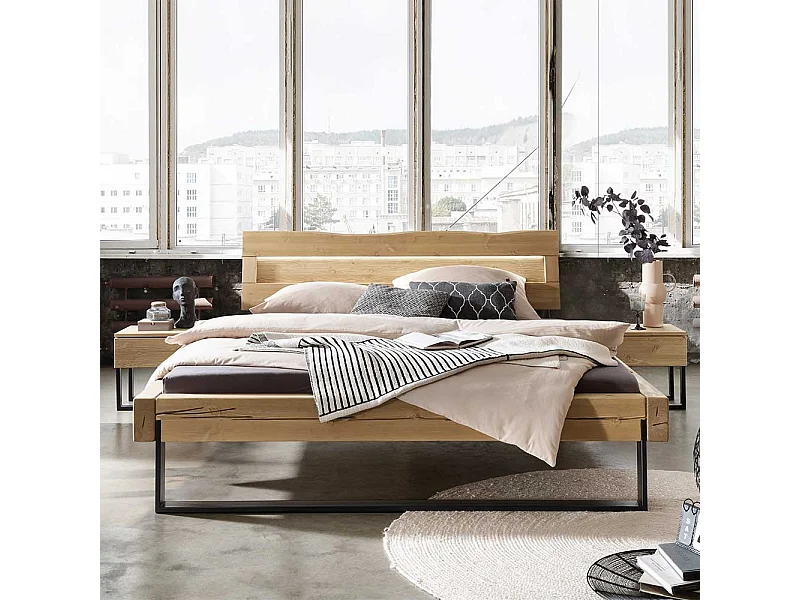 Industrial Massivholzbett aus Kiefer geölt Bügelgestell aus Metall