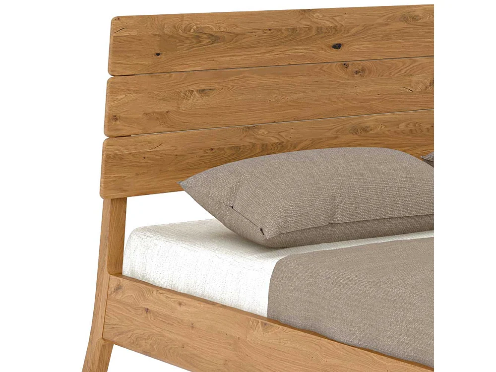 Bett in Wildeichefarben Vierfußgestell aus Holz