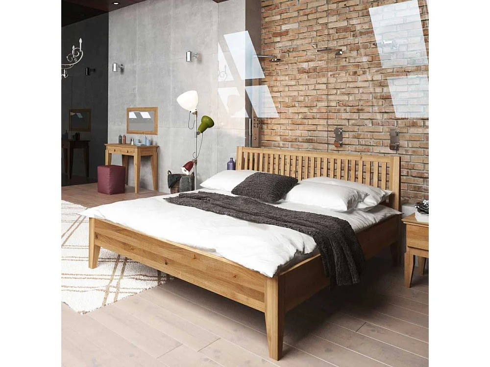 Schlafzimmer Bett aus Wildeiche Massivholz geölt