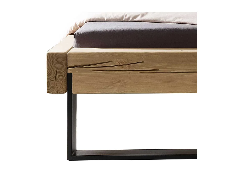 Industrial Massivholzbett aus Kiefer geölt Bügelgestell aus Metall