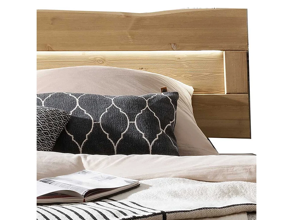 Industrial Massivholzbett aus Kiefer geölt Bügelgestell aus Metall