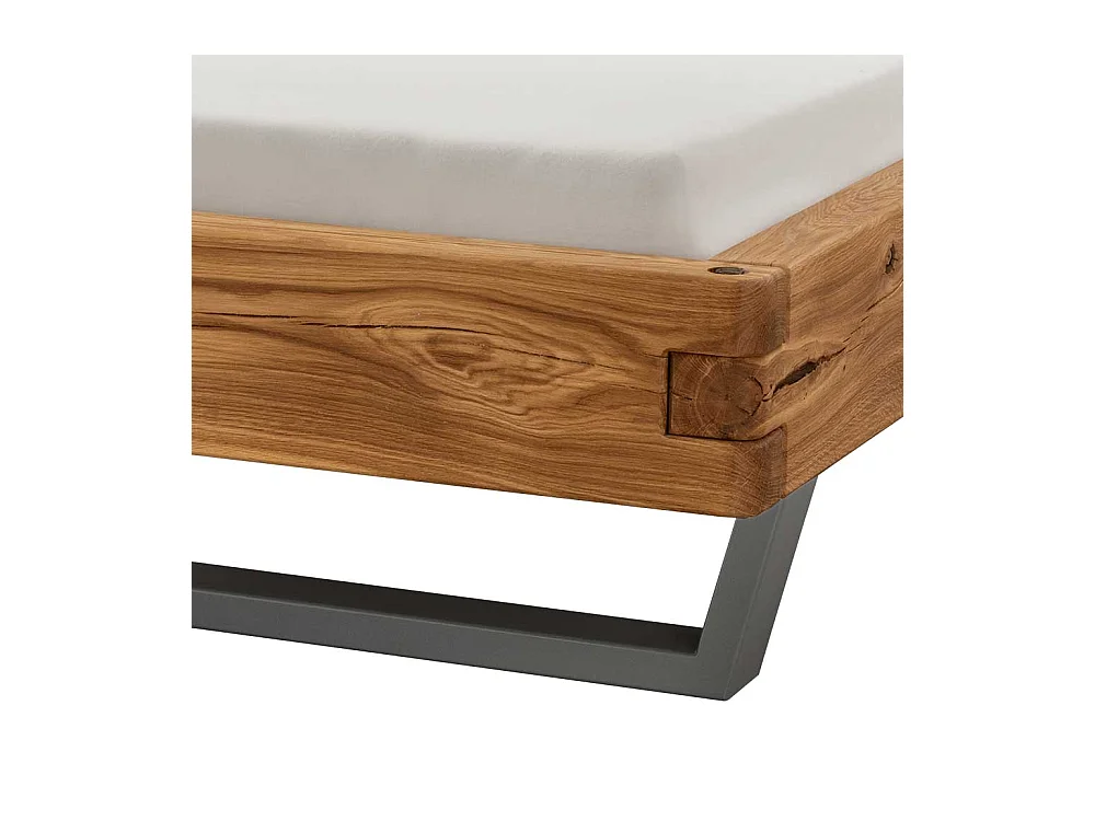 Doppelbettgestell Massivholzbett in Wildeichefarben mit Bügelgestell