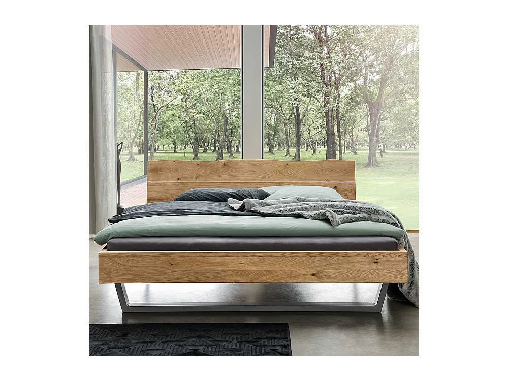 Naturholzbett im Industrie und Loft Stil Metallkufen Gestell