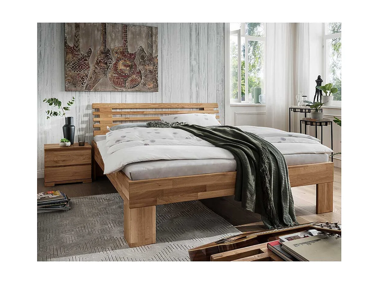 Echtholzbett mit Kommoden aus Wildeiche Massivholz Oberfläche geölt (dreiteilig)