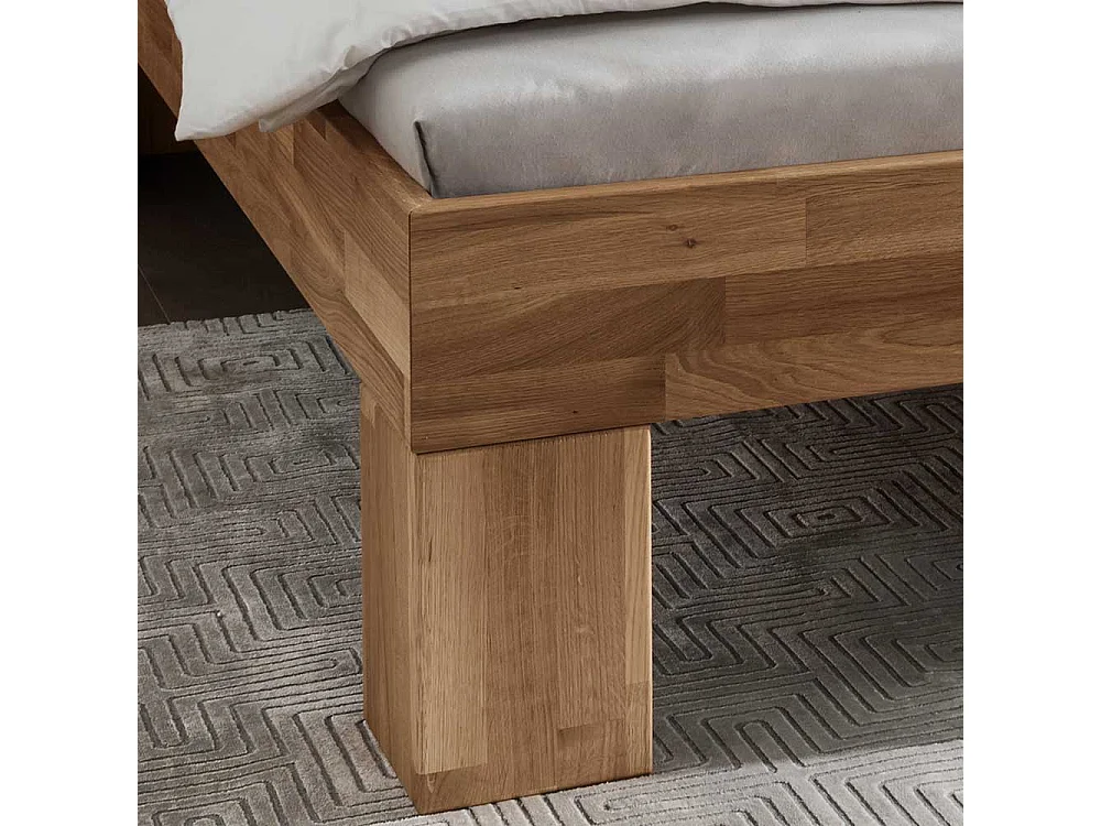 Echtholzbett mit Kommoden aus Wildeiche Massivholz Oberfläche geölt (dreiteilig)