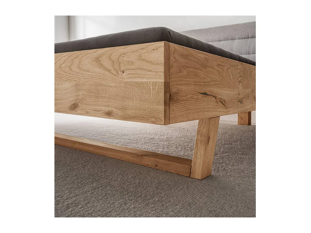 Doppelbett Massivholzbett Oberfläche geölt Kufengestell aus Holz