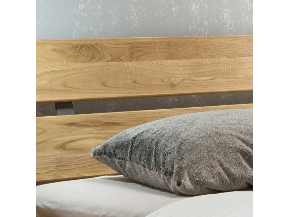 Holzbettgestell aus Eiche Massivholz geölt