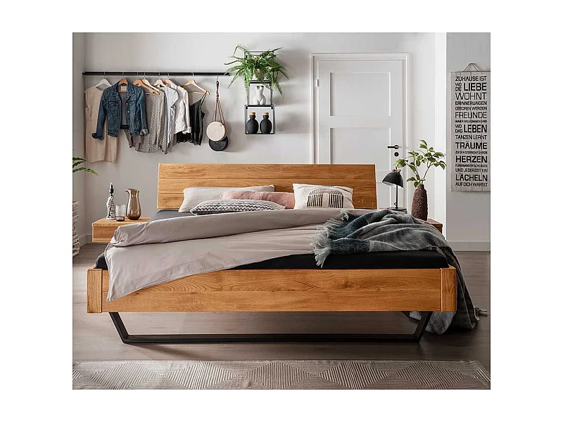 Wildeiche massiv Bett mit Bügelgestell Industry und Loft Stil
